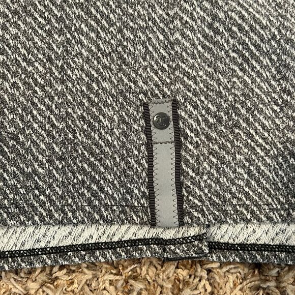 Lululemon Vinyasa Wrap
Hazy Heather Heathered White Heathered Black / Gray - Picture 9 of 11